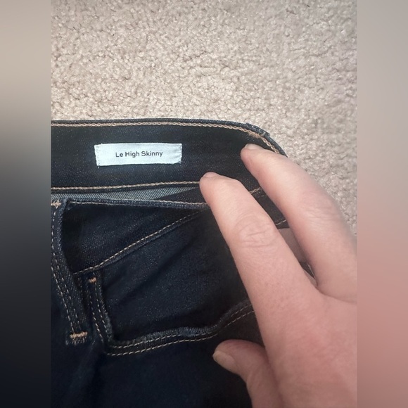 Frame Denim Le High Skinny Outseam Slit
in Dark Denim size 26 - Picture 9 of 13